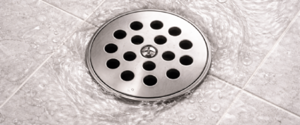 排水孔位置沒做好，浴室就容易積水！原因、解法與設計關鍵公開